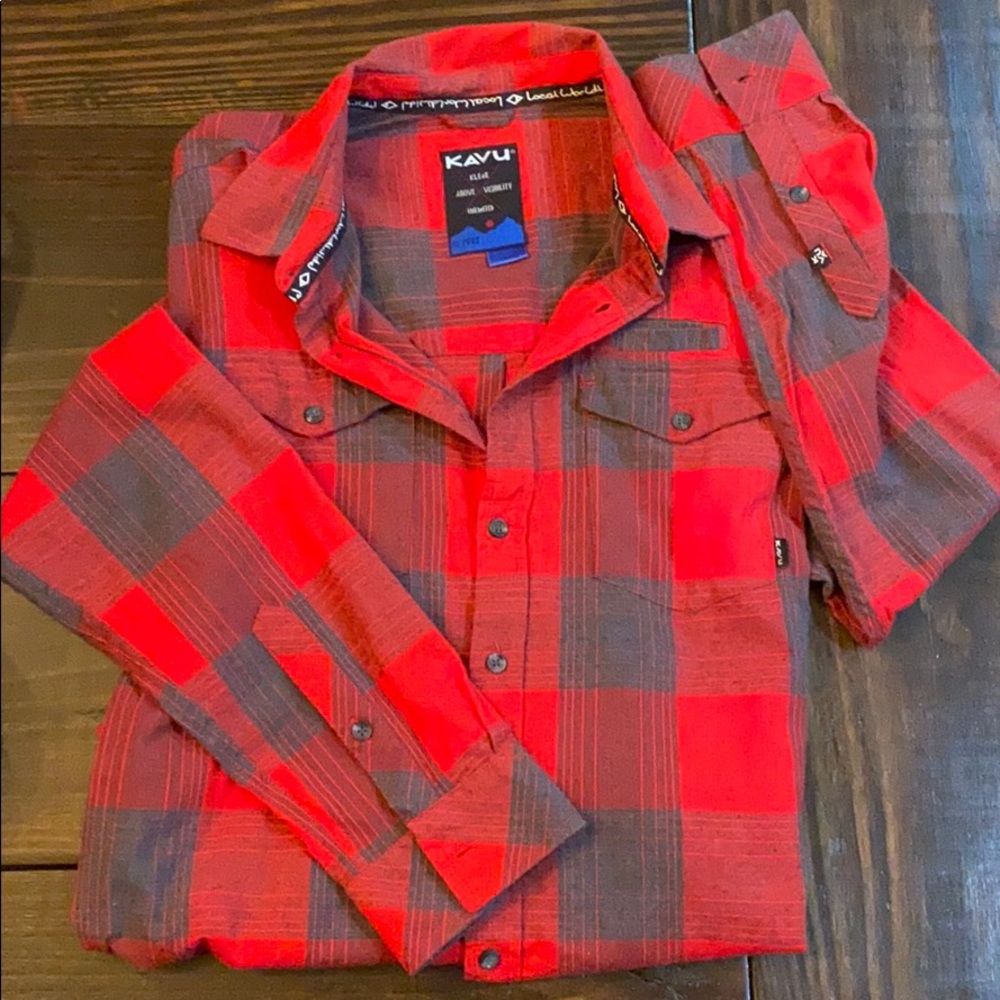 Men’s Large Kavu button up shirt.